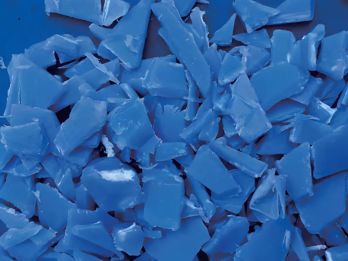 Clean HDPE plastic flakes after washing