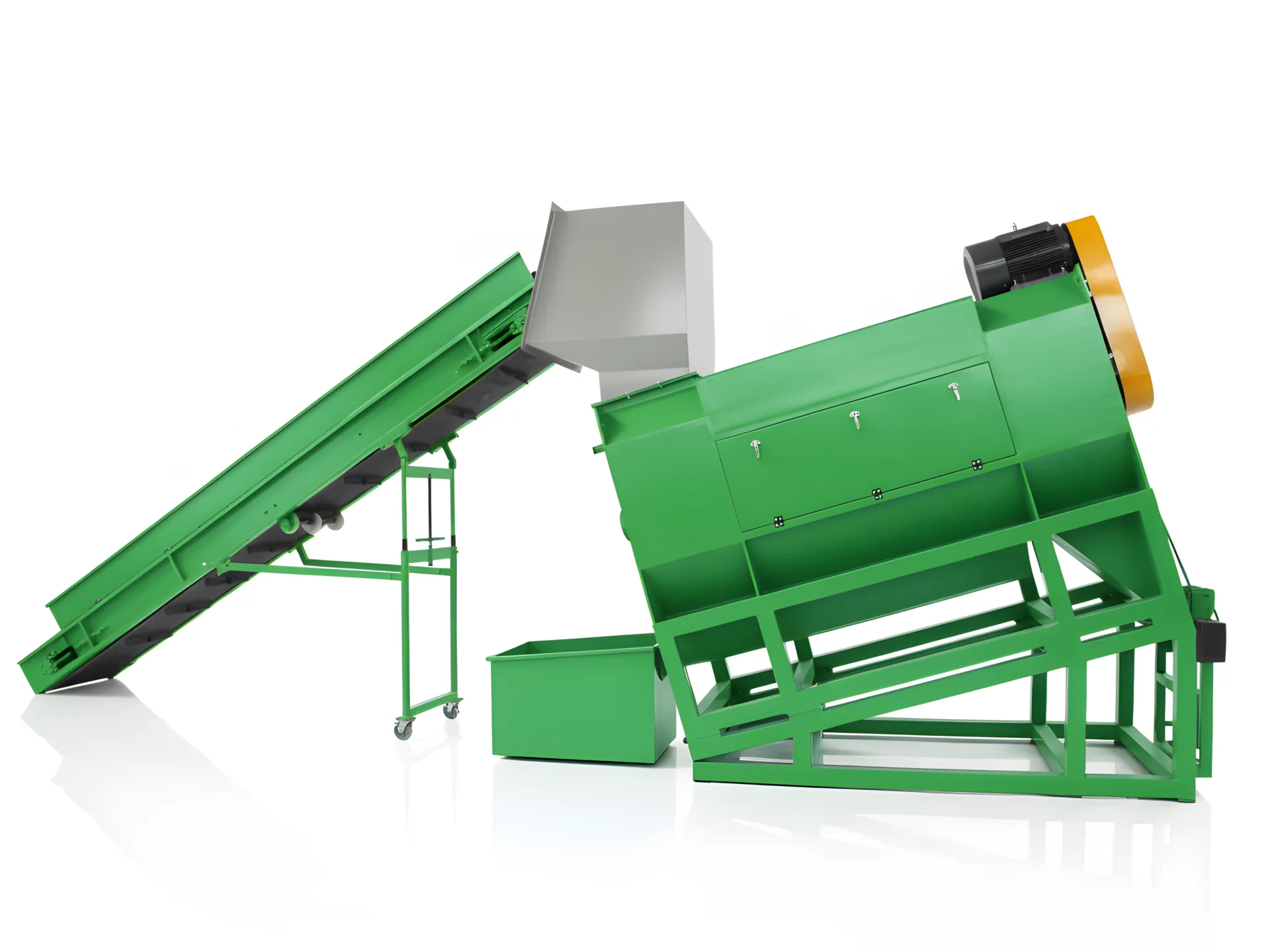 Wet plastic bottle label removal system